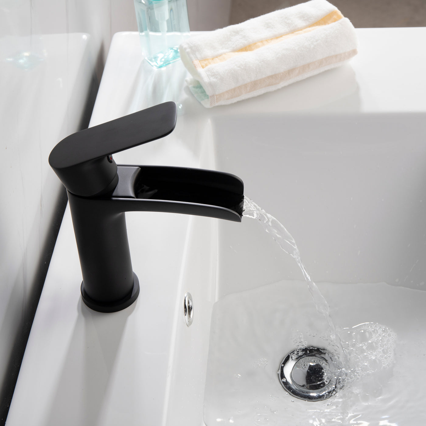 POLAR™ GF703 Contemporary Style Single-Handle Bathroom Sink Faucet