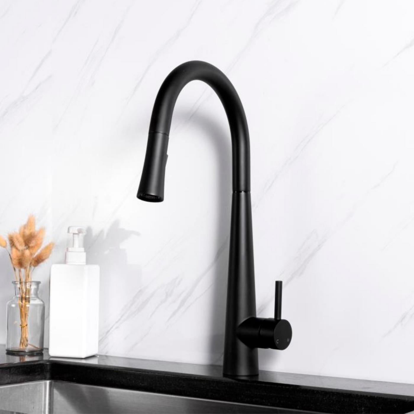 ZENO™ Contemporary Style Single-Handle Kitchen Sink Faucet with Pull-Down Sprayer