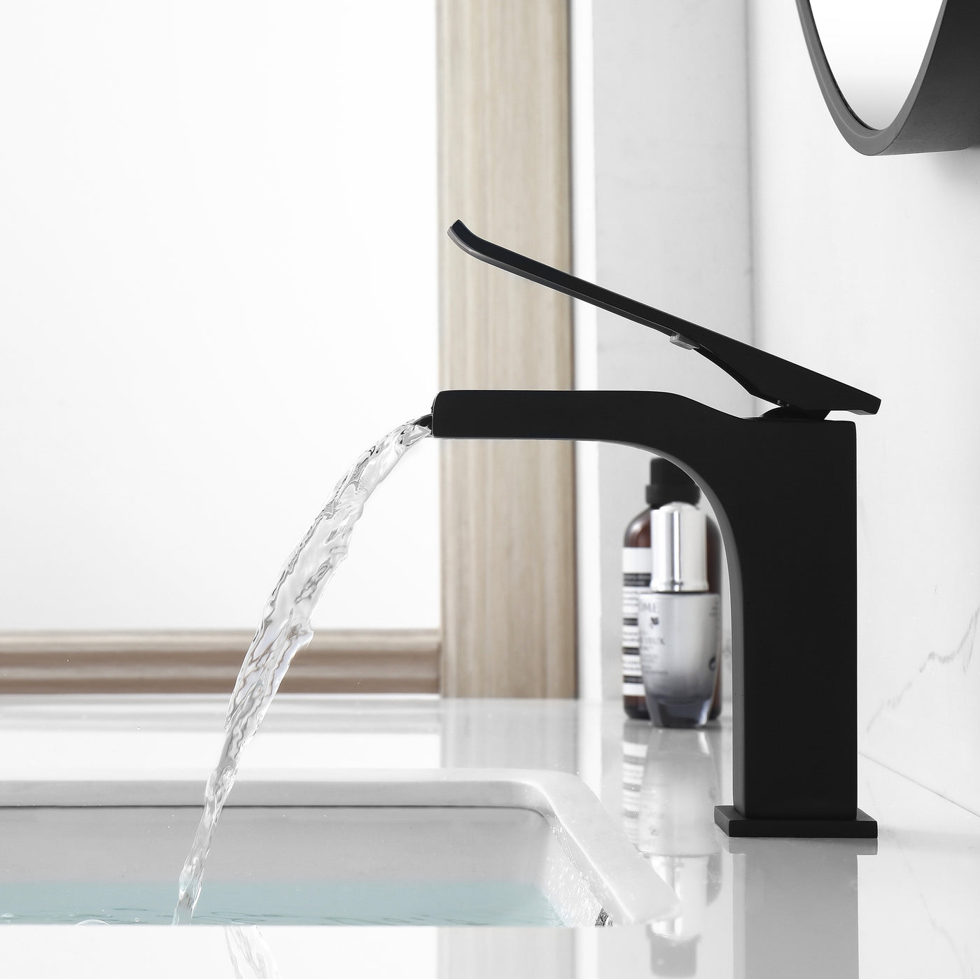 ALTAIR™ GF705 Contemporary Style Single-Handle Bathtroom Sink Faucet